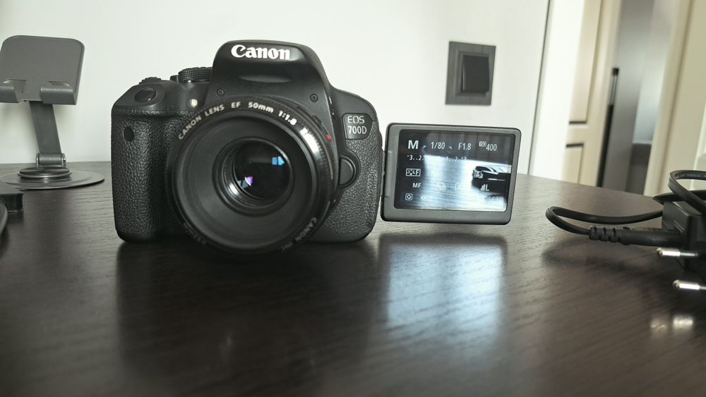 Canon EOS 700D + 50mm