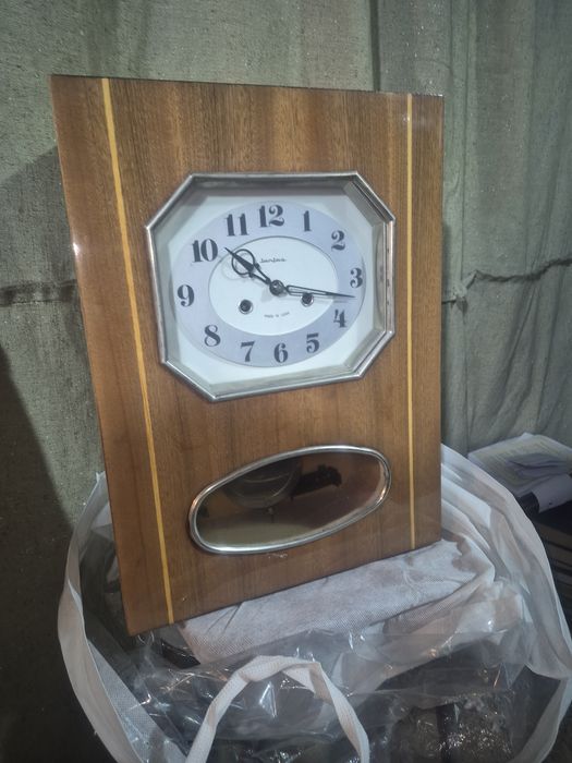 Продам недорого часы с боем