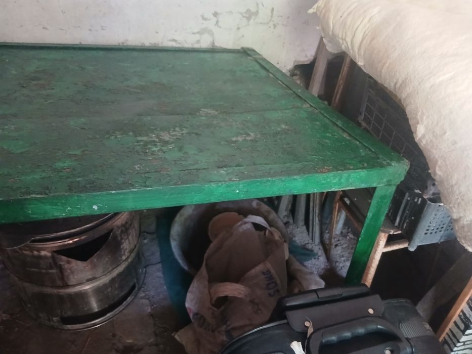 Темир стол сотилади