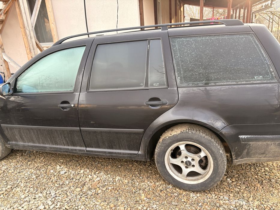 Vand Golf 4, 2002,Masina este inmatriculata si are asigurare pe o luna