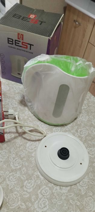 Продаю электрический чайник