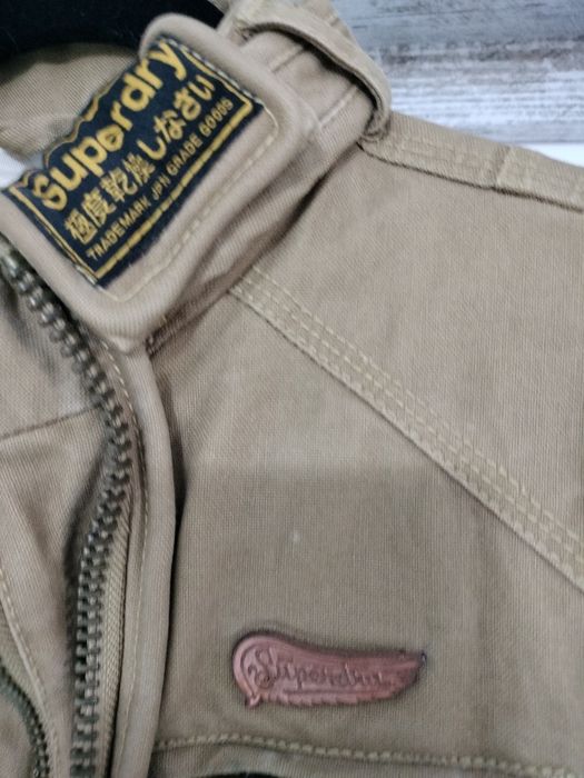 Geaca Superdry nepurtata.