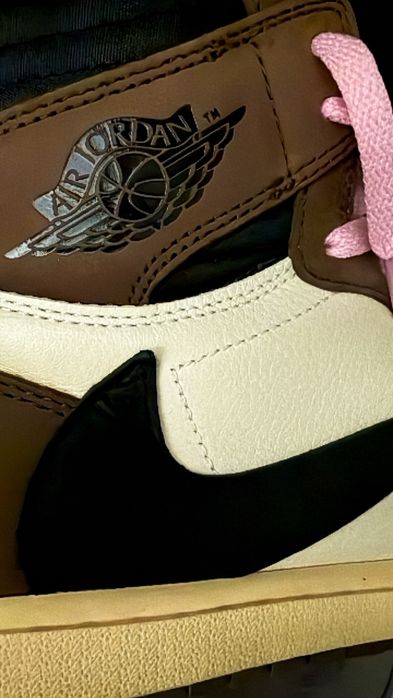 Jordan  x Travis Scott