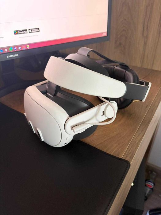 Vând Meta Quest 3 128GB, setup complet, stare foarte bună, practic nefolosit.