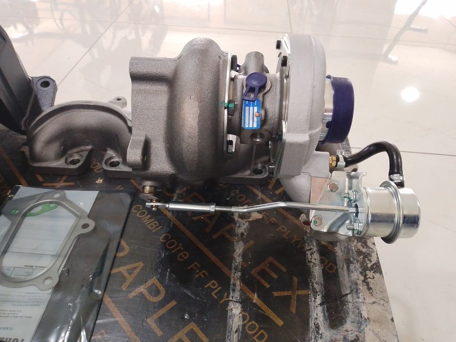 Турбина с коллекторам в комплекте 4HG1 NQR71