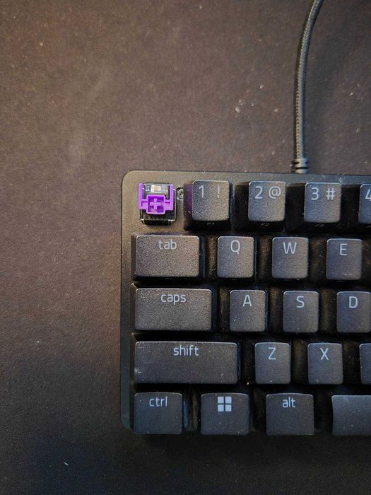 Razer Huntsman Mini 60% - лилави суичове