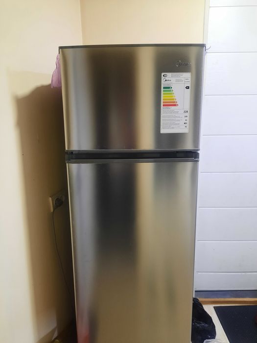 Продам холодильник Midea
