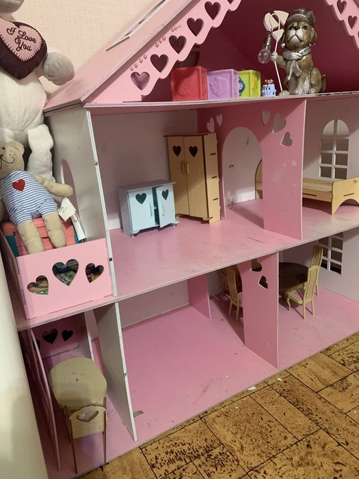 Продается очаровательный Кукольный домик