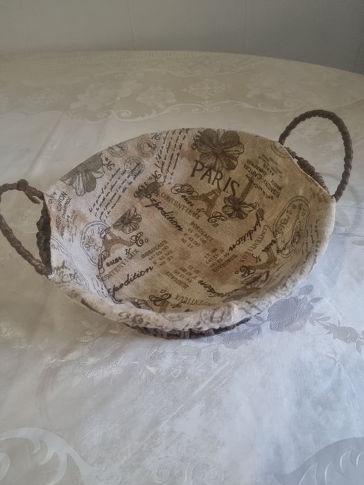 Продам хлебницу плетенную