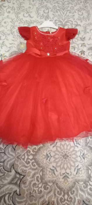 Продам шикарное детское платье