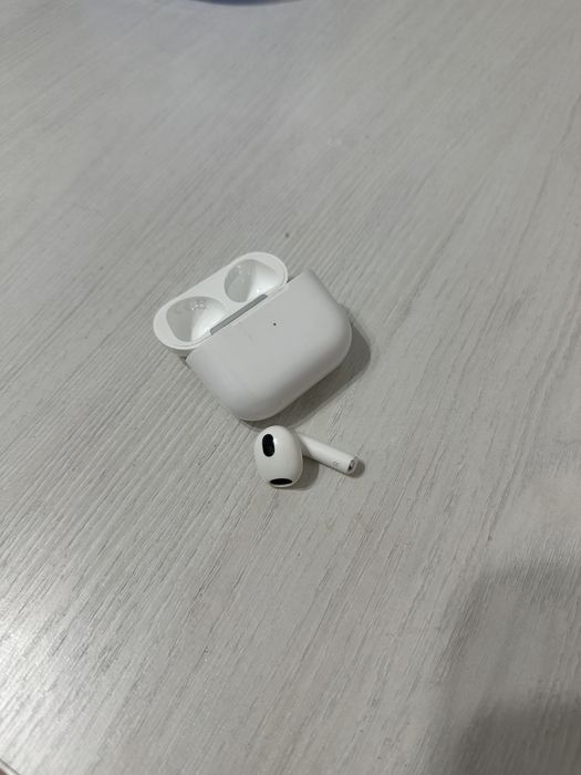 Air pods 3 один наушник и кейс