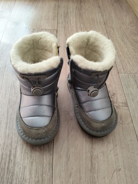 Продам детскую зимнюю обувь