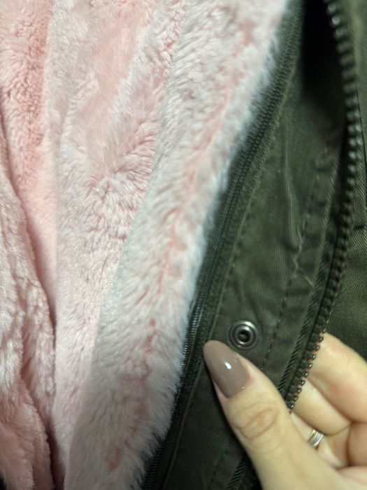 Дамска парка - зелена с розов пух