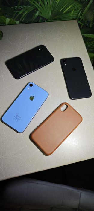 3x iPhone XR – 100% funcționale – iCloud OFF