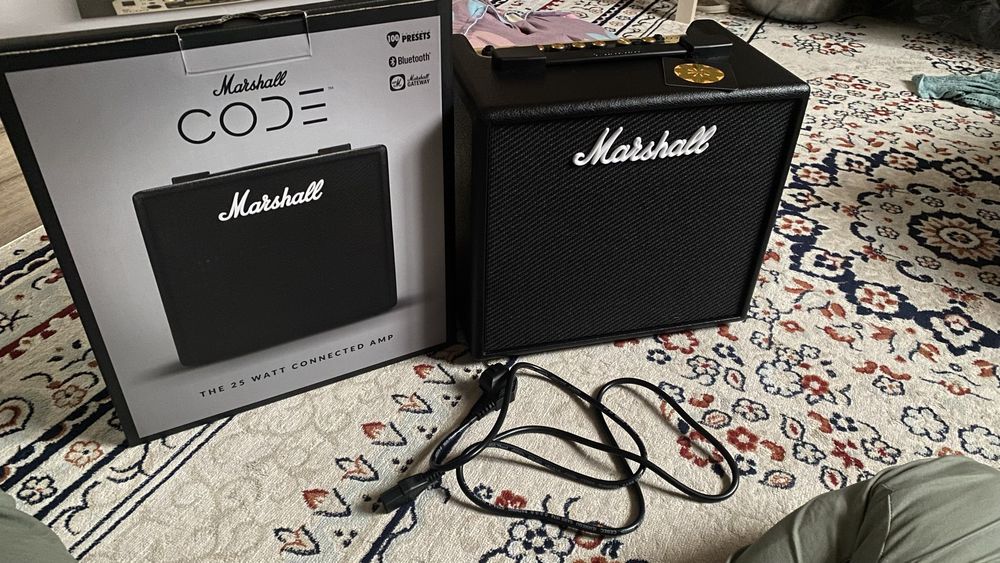 Продается комбоусилитель Marshall code 25