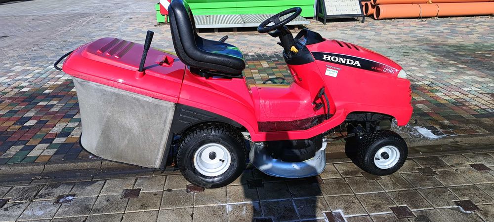 Tractoras de tuns iarba