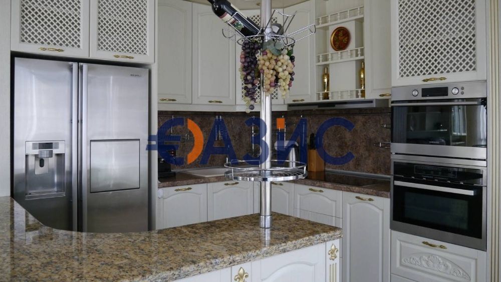 Продава се Тристаен апартамент в Несебър - 160 кв.м за 829 €/кв.м - Снимка #2