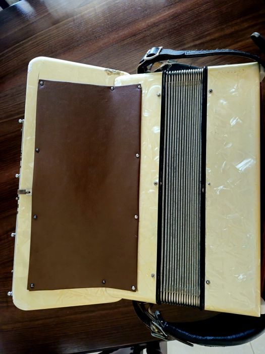 Acordeon  Hohner Verdi 2 cu 80 basi bandonat