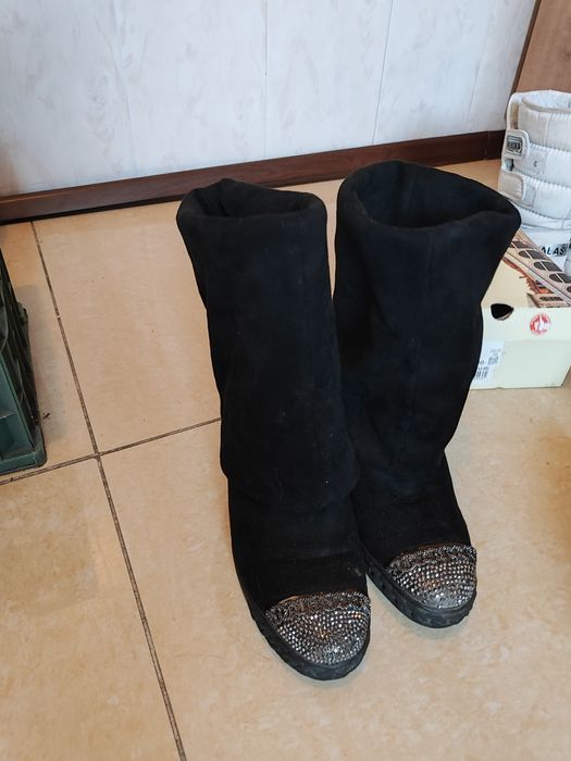 Продаю сапоги замшевые