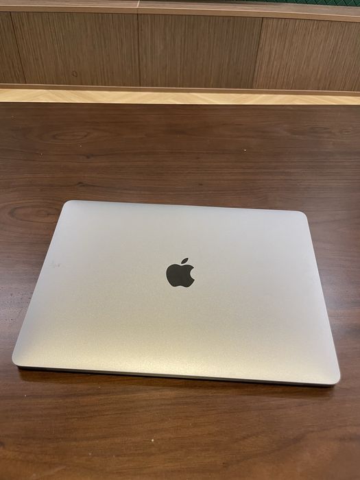 Macbook 13 pro 2018 touchbar , intel core i7