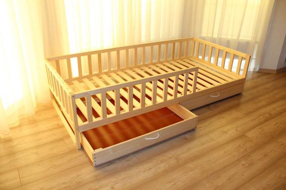 Детско легло Монтесори с решетки прегради МАСИВ