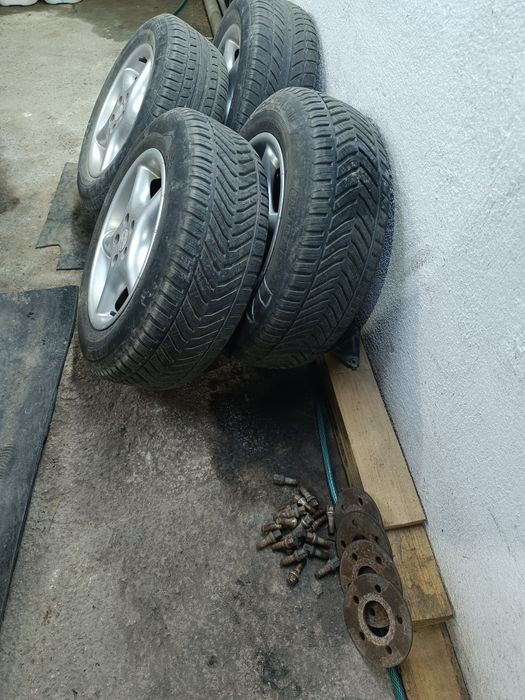 Лети джанти с гуми + болтове за тях.