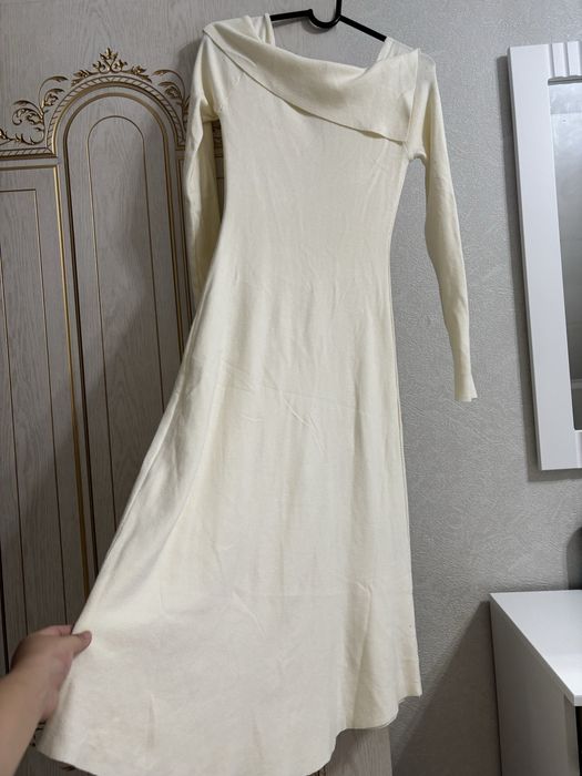 Продам Новое Платье цвета айвори