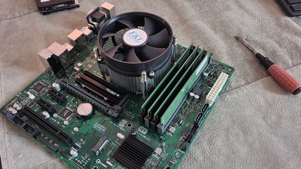 kit asus b250m + xeon echiv i7 7700 + 16gb ddr4 + ssd + cooler