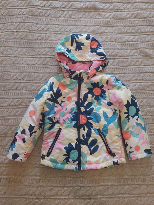 Продам демисезонный костюм для девочки