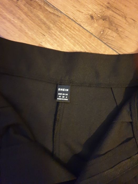 Pantaloni subtiri, model drept, marca Shein, noi