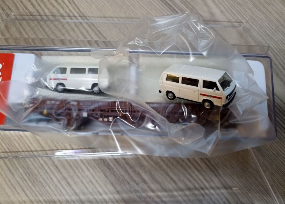 Rivarossi vagoane de transport auto scara H0 
Roti metalice izolate 
E