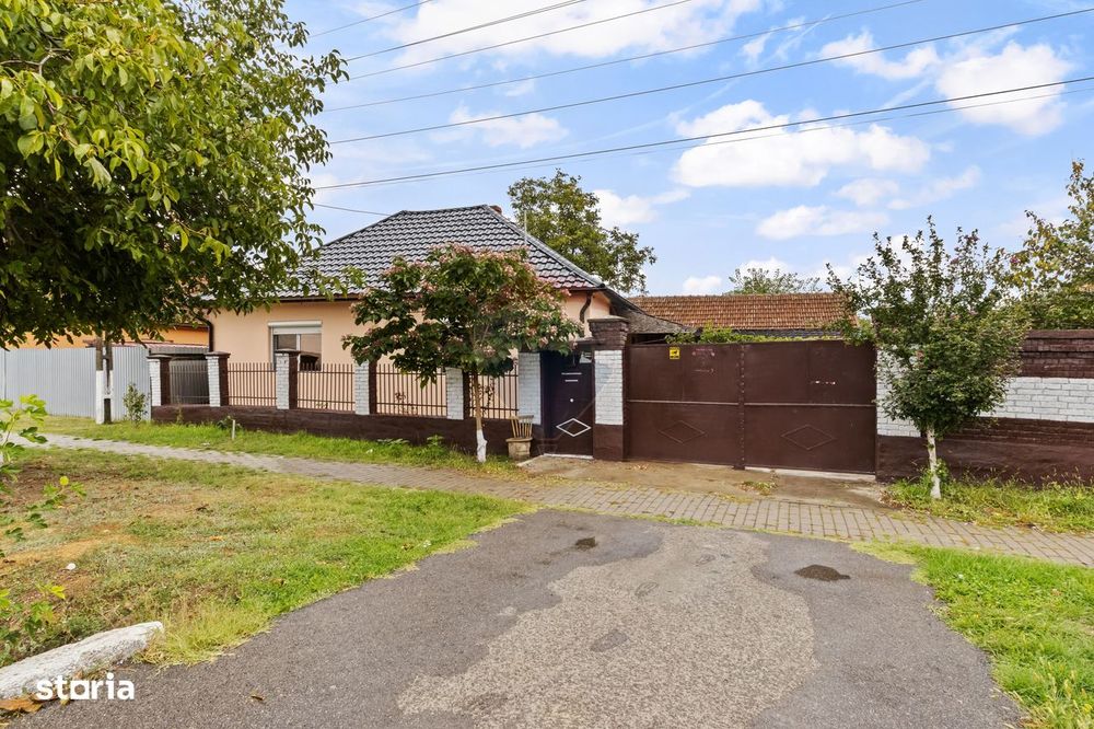 Casă cu teren 1222mp de vanzare in Nadab Judetul Arad