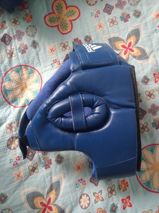 Продаю боксёрские перчатки с шлемом