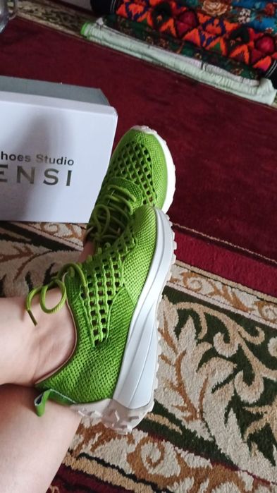 Кроссовка женская