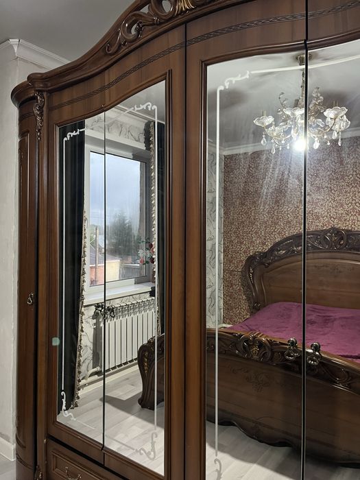 Продается спальный гарнитур