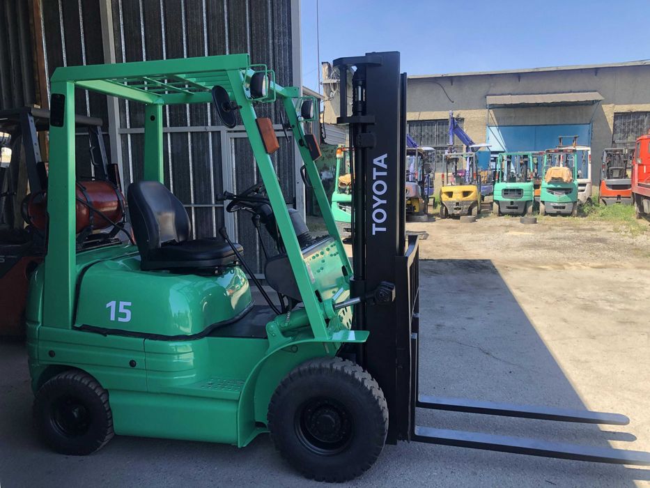 Вилочный погрузчик (кара)