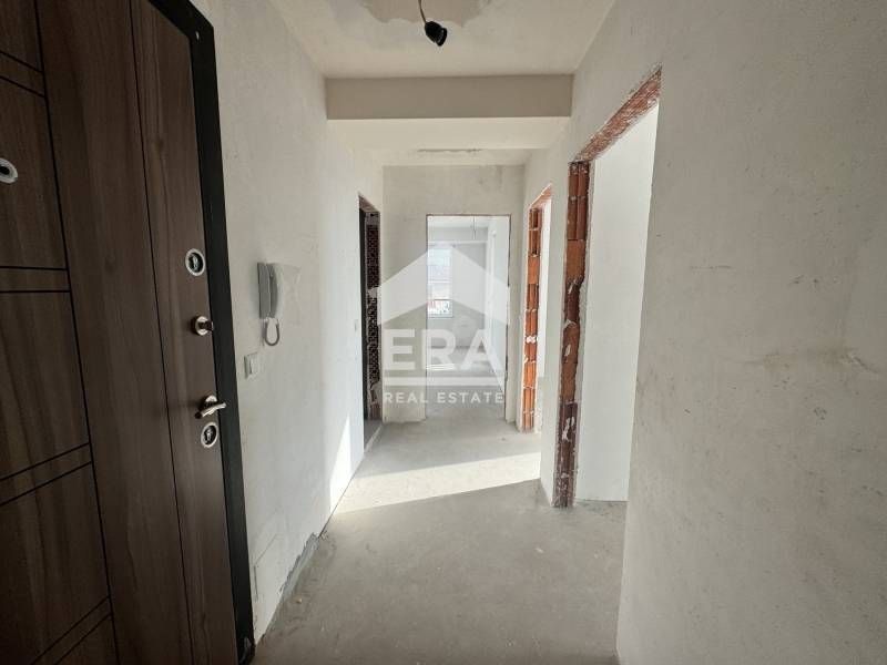 Тристаен апартамент за продажба - Св.св. Константин и Елена, Варна