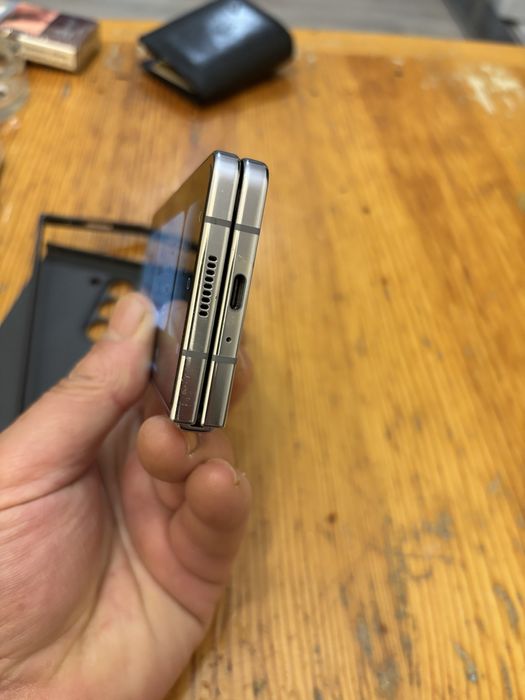 Продавам Samsung  Galaxy  z fold 5