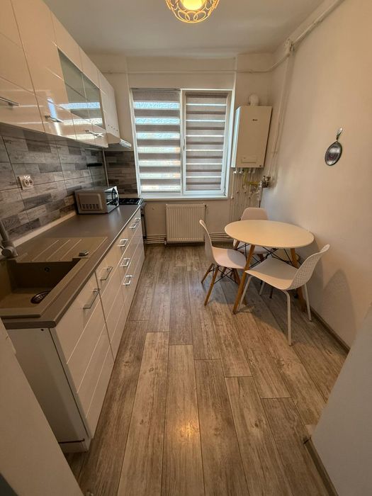 Persoana fizica,Inchiriez apartament cu 2 camere în centru
