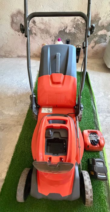 Husqvarna LC141Li 36V акумулаторна косачка + BLi300 батерия + зарядно