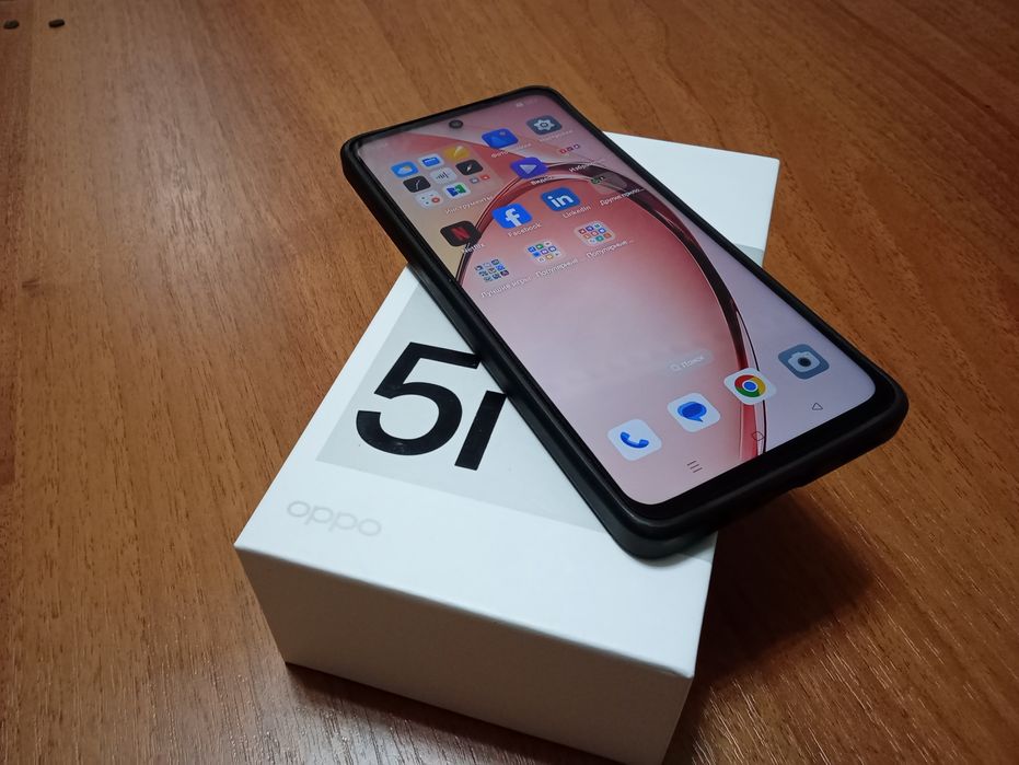 Oppo A5I . В идеале  память 128гб