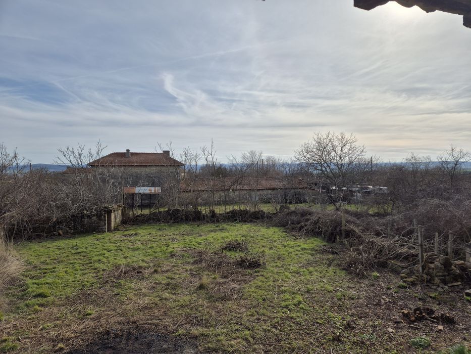 Продавам къща в село Черковна област Варна