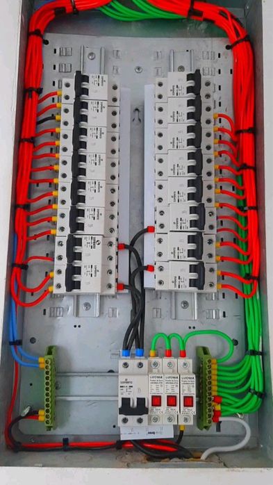 Профессиональные услуги Сантехники и Электрики