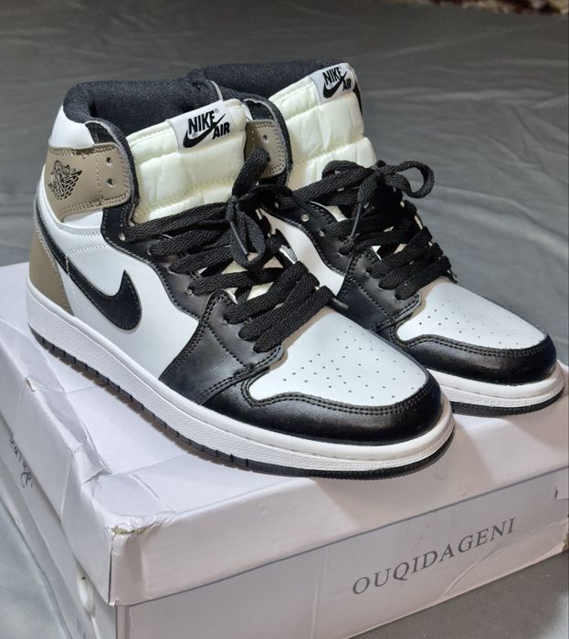 Мужской кроссовка