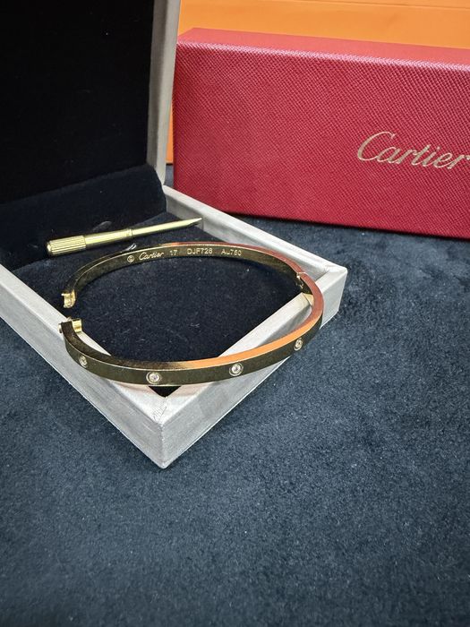 Гривни и колие Cartier