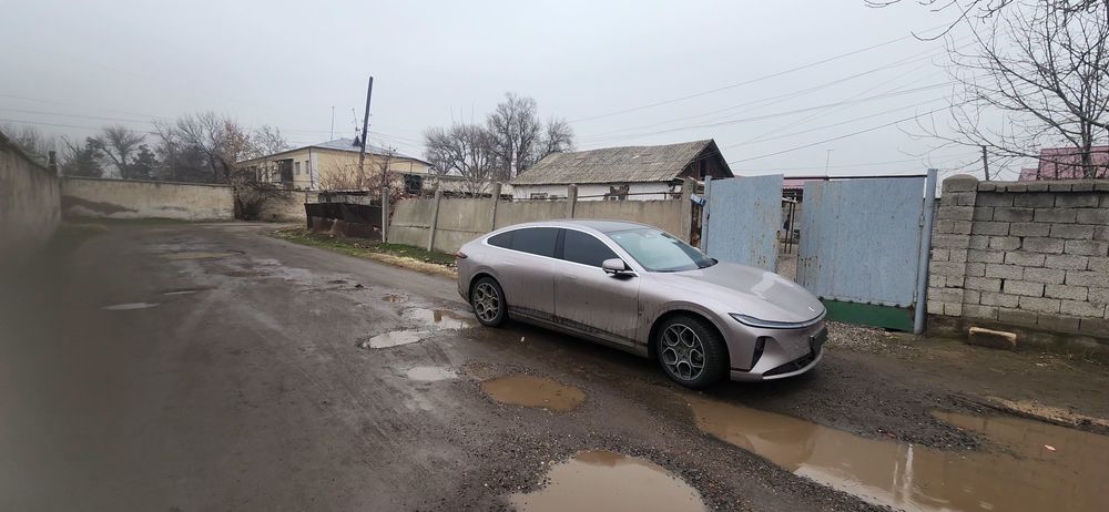 Uy sotiladi 7.24 sotih 20ming