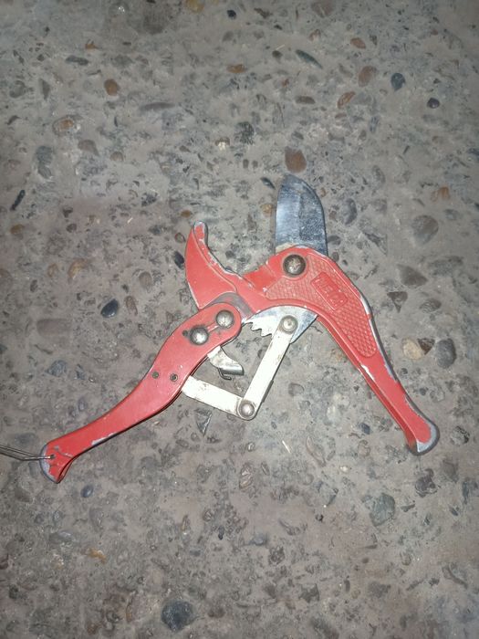 Ножницы для пластиковых труб