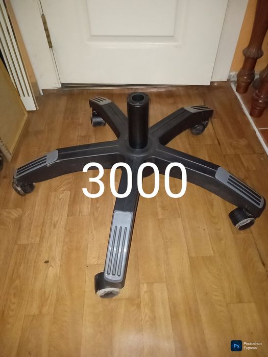 Распродажа. Офисные кресла. Ножки пластиковые