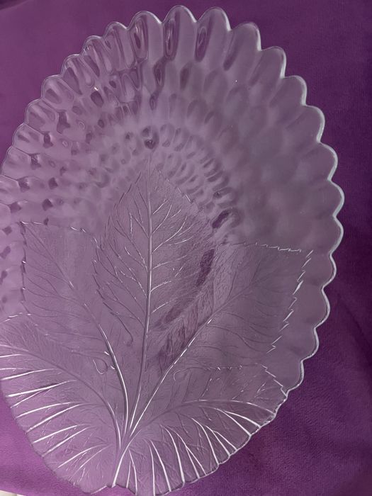 Стеклянная тарелка