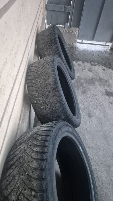 Зимние шины 235/45/18р